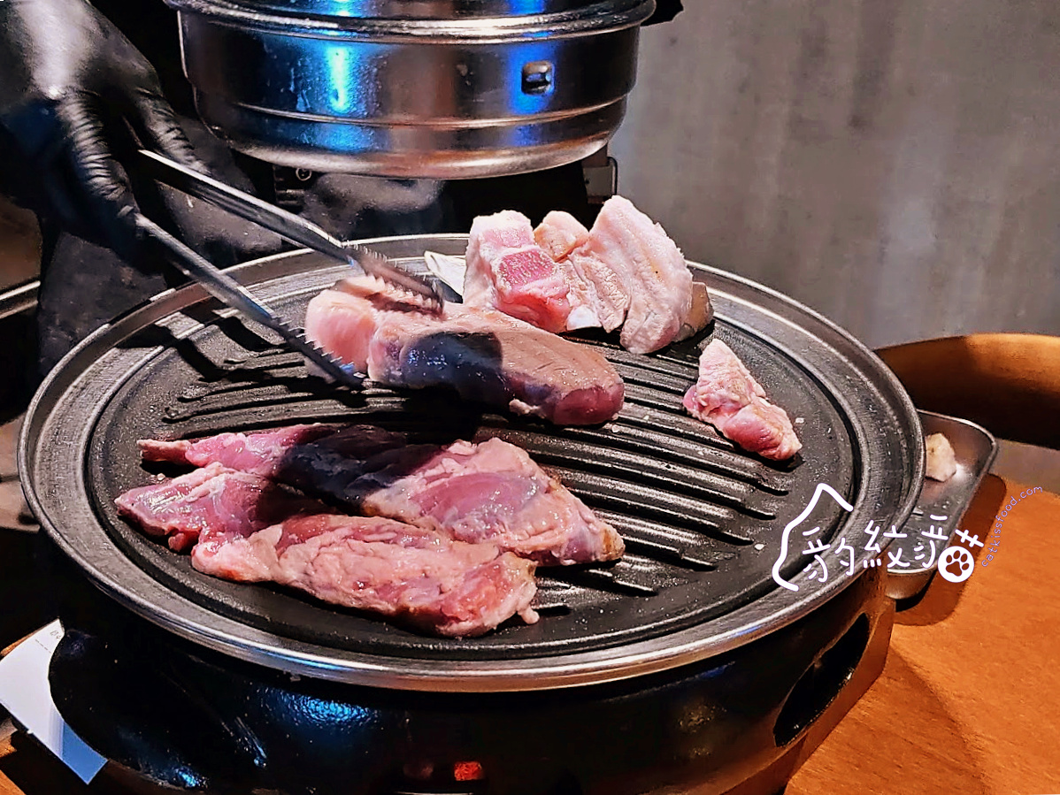 雪夜覓설야멱 釜山西面藍絲帶烤肉,專人代烤美味超享受,小菜湯品一級棒 - 第17張圖 IMG 213541 副本