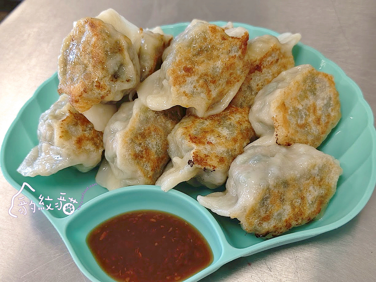 華ㄟ煎餃 中興大學附近精品煎餃，吃過知道它的好，美味值得售價高。