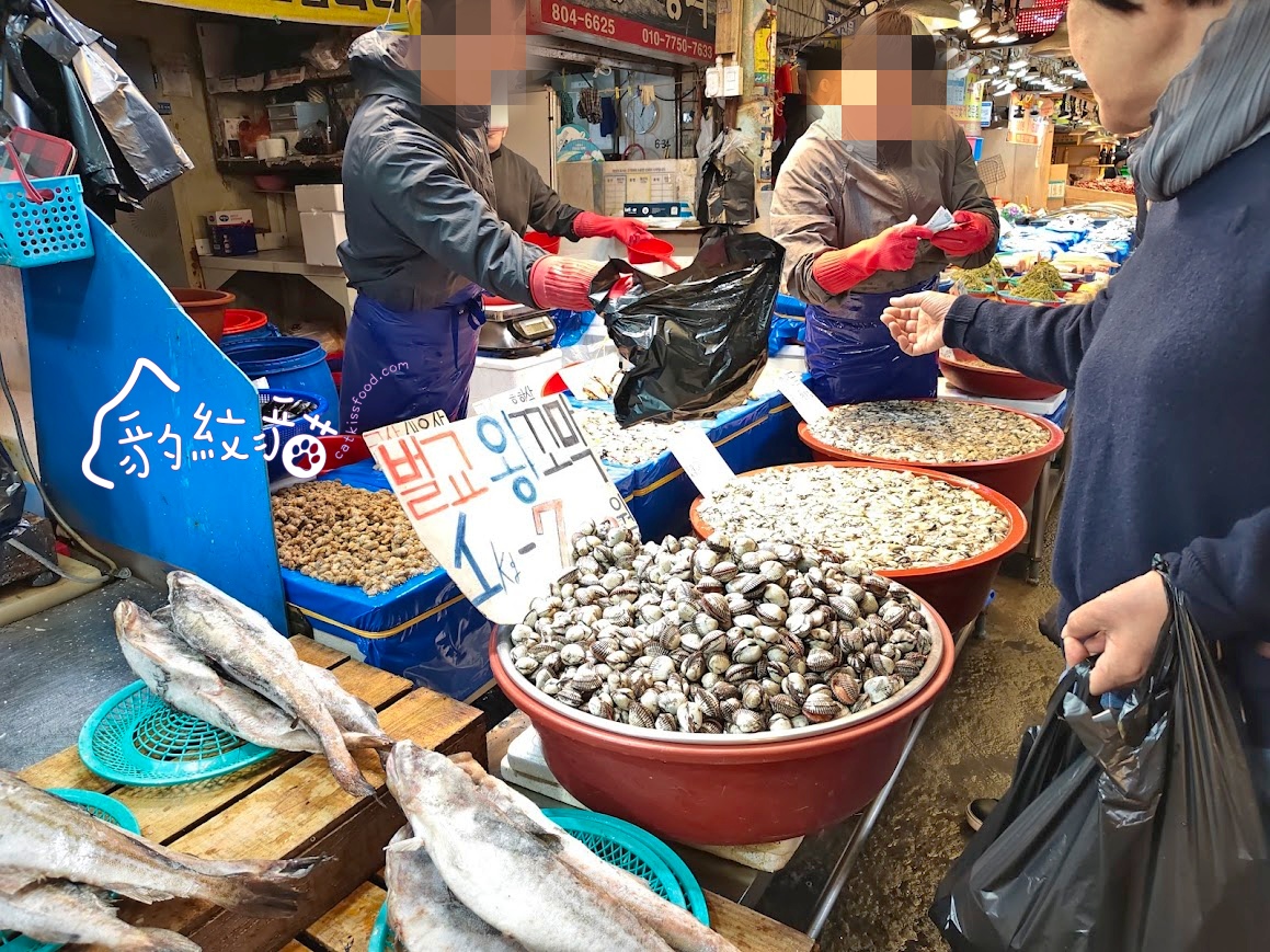 지성감족輕鬆滿足豬腳  釜田市場必買，一人也能輕鬆享受的超好吃豬腳，要提早排隊搶
