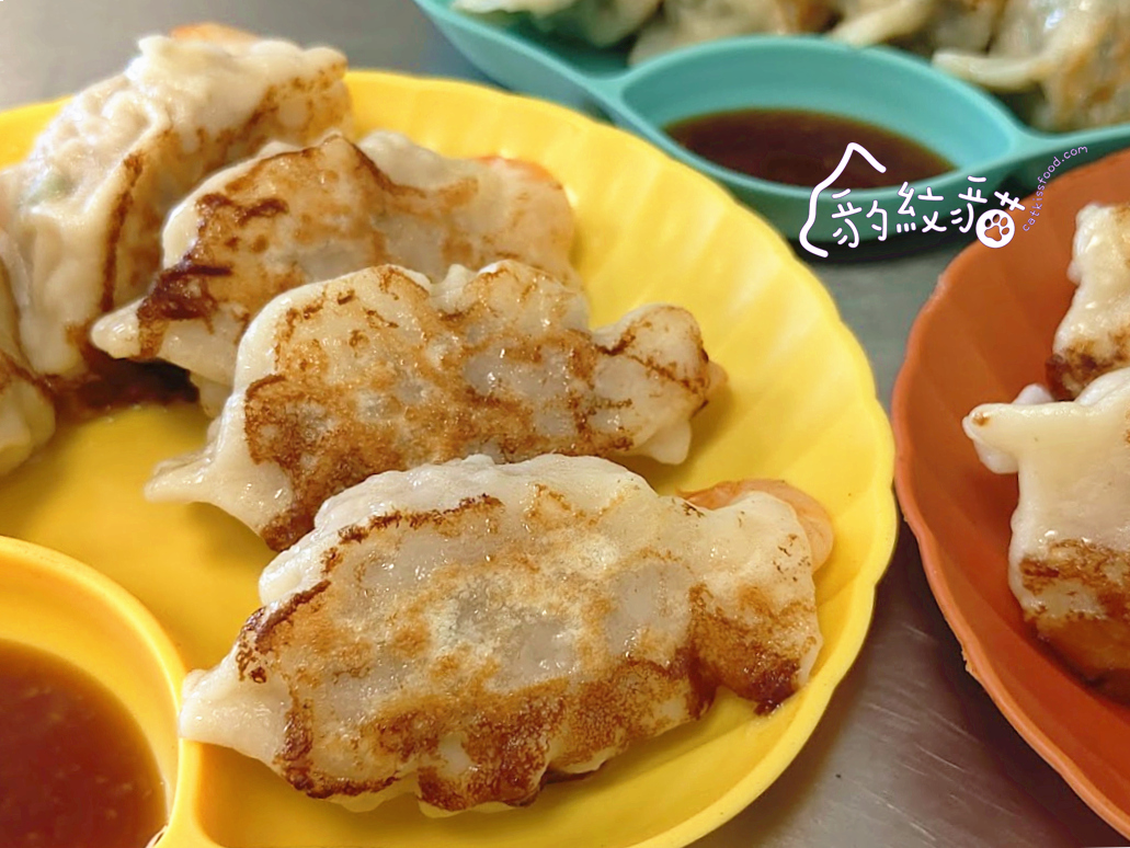 華ㄟ煎餃 中興大學附近精品煎餃，吃過知道它的好，美味值得售價高。