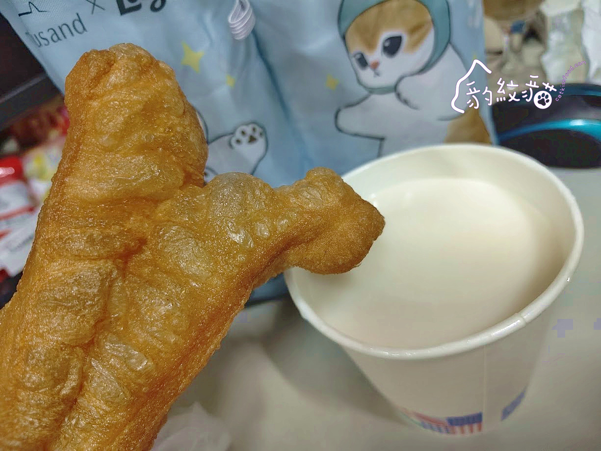 沈奶奶杏仁茶 濃純香的優質飲，手工燒餅酥脆可口，寒冬中的絕配暖食