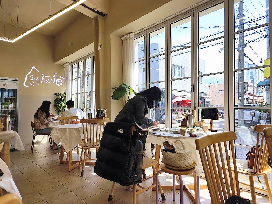 하동밥상河東餐桌 歐式鄉村美宅，韓式料理高人氣，家常小菜令人迷