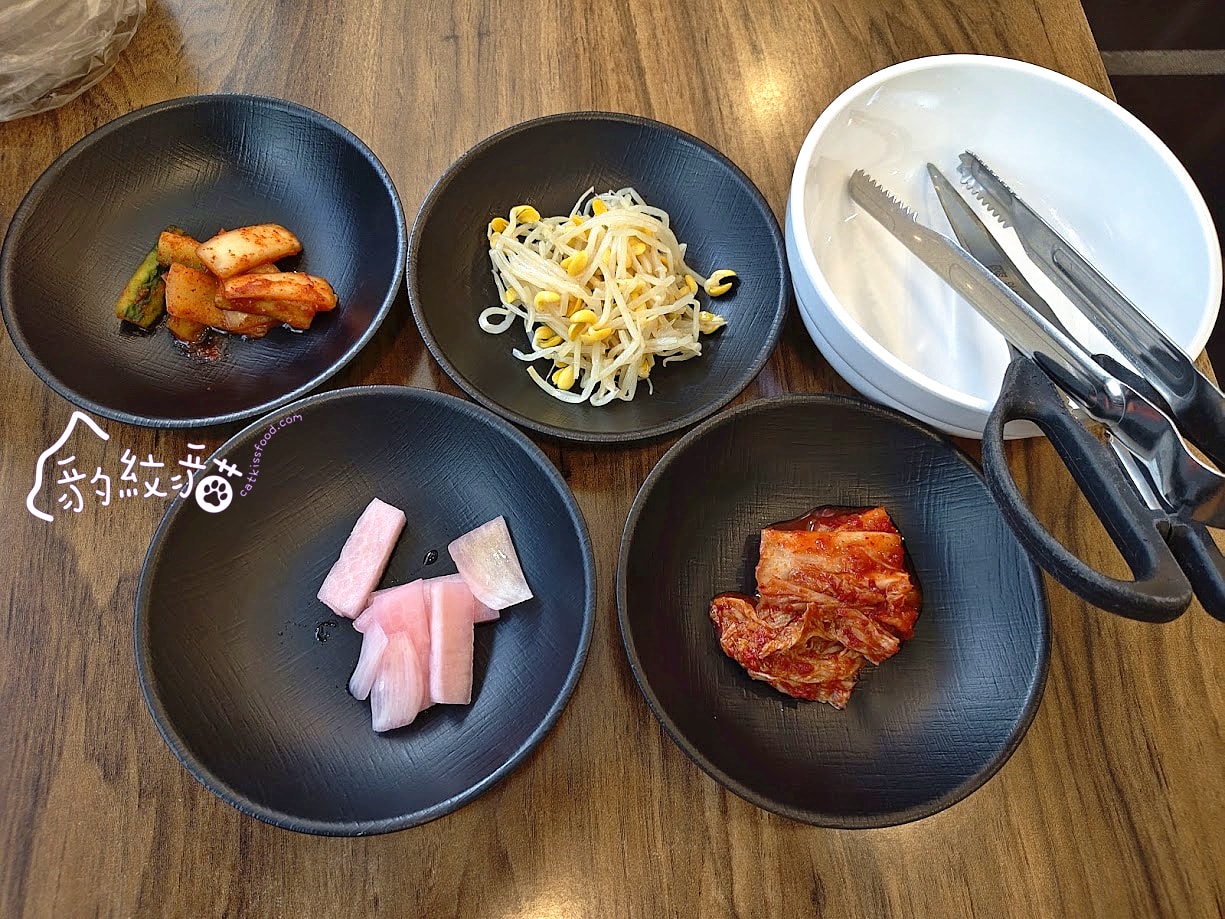 고향소갈비찜故鄉牛排骨 釜山東萊站的人氣美食，辣燉牛排骨辛香鮮嫩好下飯