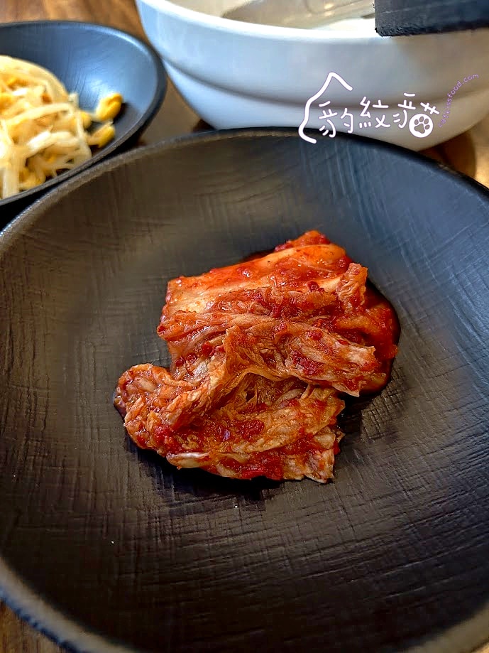 고향소갈비찜故鄉牛排骨 釜山東萊站的人氣美食，辣燉牛排骨辛香鮮嫩好下飯