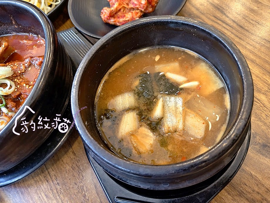 고향소갈비찜故鄉牛排骨 釜山東萊站的人氣美食，辣燉牛排骨辛香鮮嫩好下飯