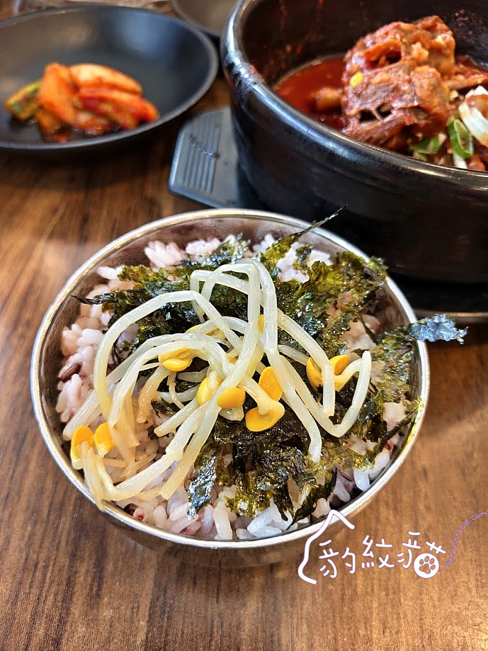 고향소갈비찜故鄉牛排骨 釜山東萊站的人氣美食，辣燉牛排骨辛香鮮嫩好下飯