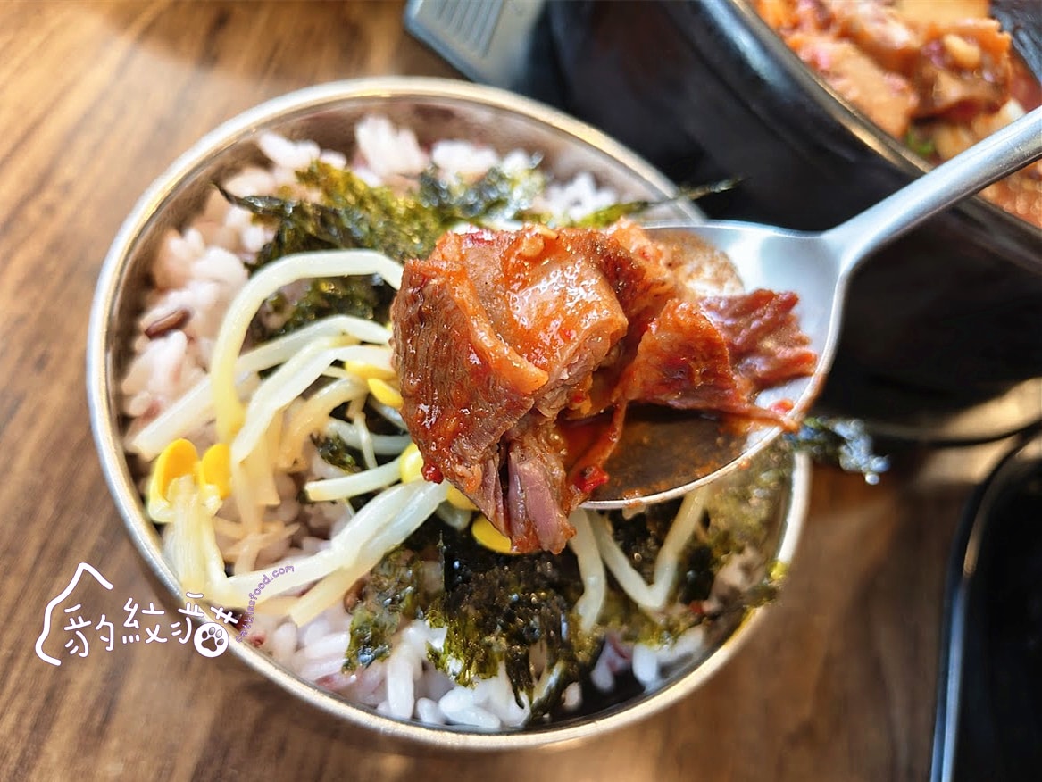 고향소갈비찜故鄉牛排骨 釜山東萊站的人氣美食，辣燉牛排骨辛香鮮嫩好下飯