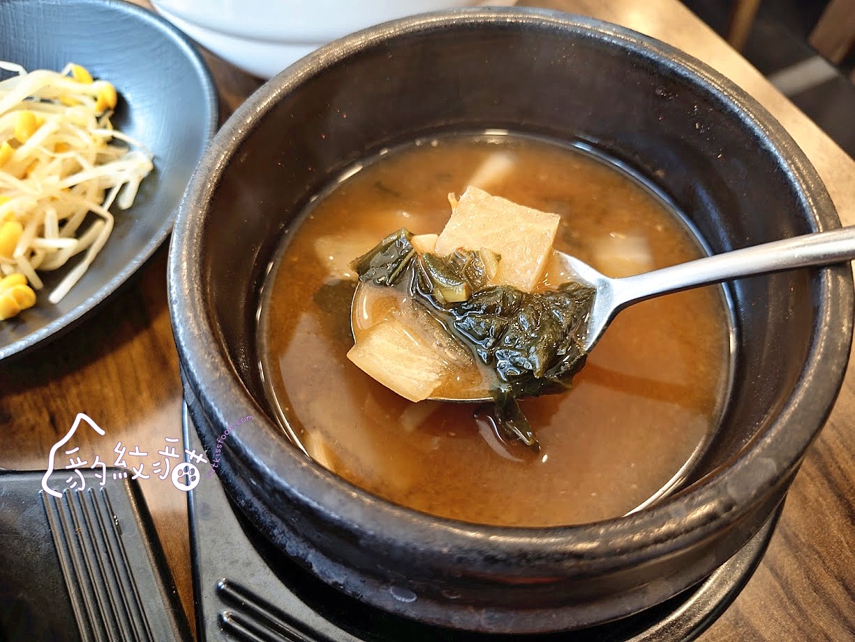 고향소갈비찜故鄉牛排骨 釜山東萊站的人氣美食，辣燉牛排骨辛香鮮嫩好下飯
