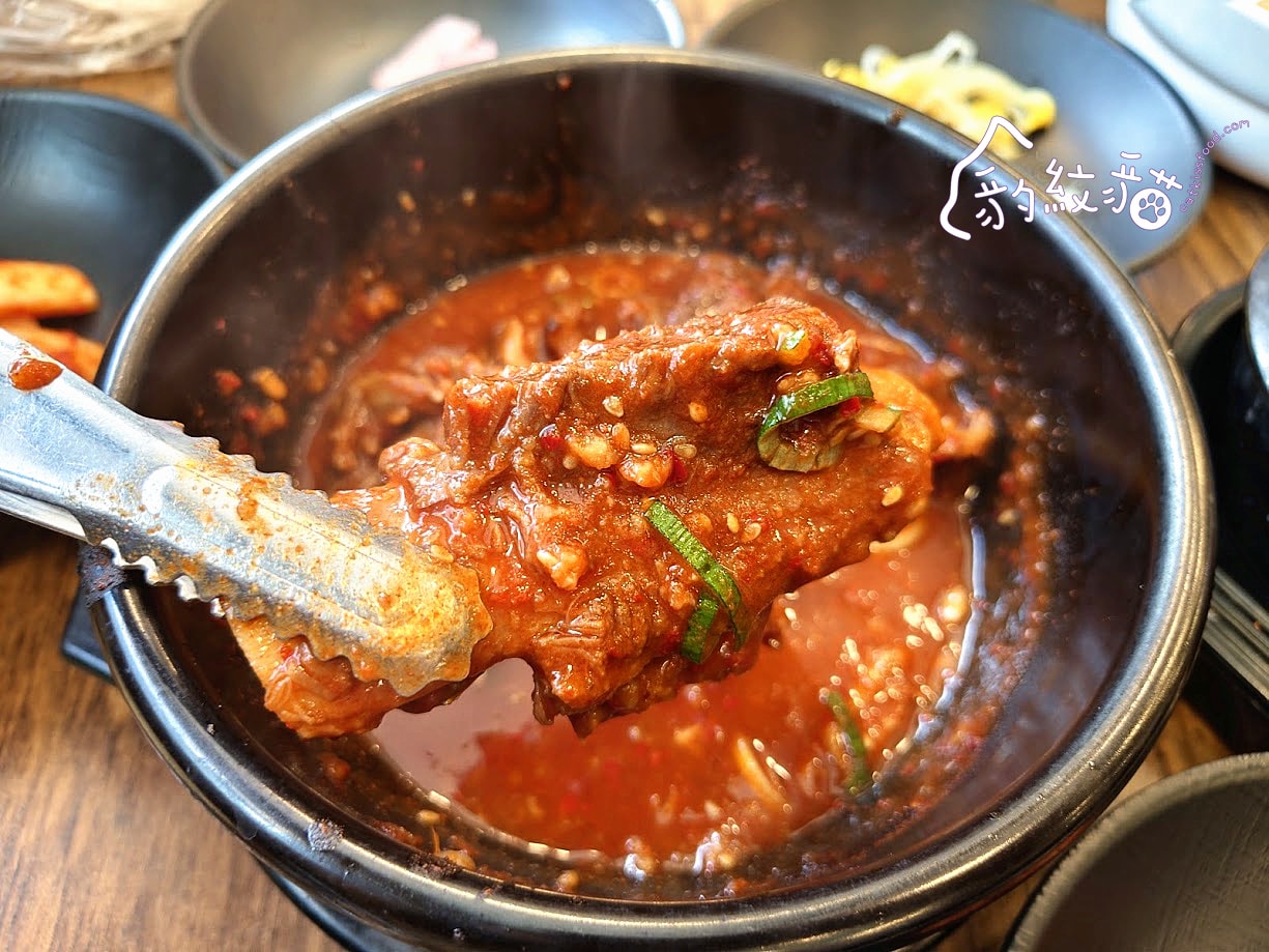 고향소갈비찜故鄉牛排骨 釜山東萊站的人氣美食，辣燉牛排骨辛香鮮嫩好下飯