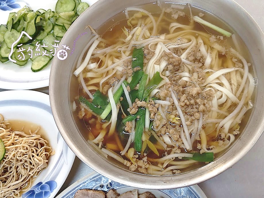 麗卿陽春麵 巷弄美食不陽春，招牌餛飩必點，小菜美味有特色