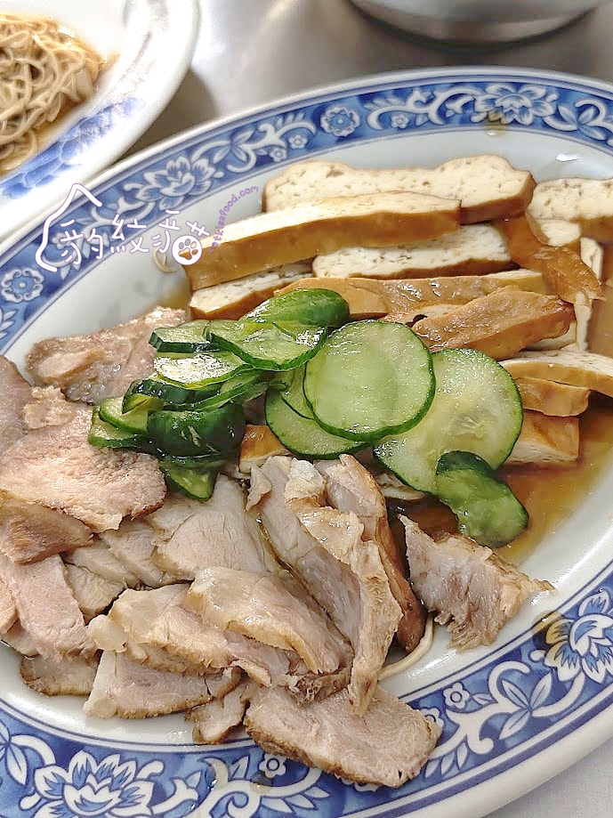 麗卿陽春麵 巷弄美食不陽春，招牌餛飩必點，小菜美味有特色