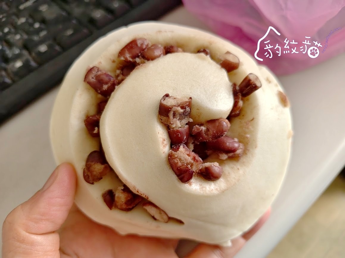 長興包子饅頭屋 老麵製作、平價好吃的饅頭與包子，一袋袋提著走