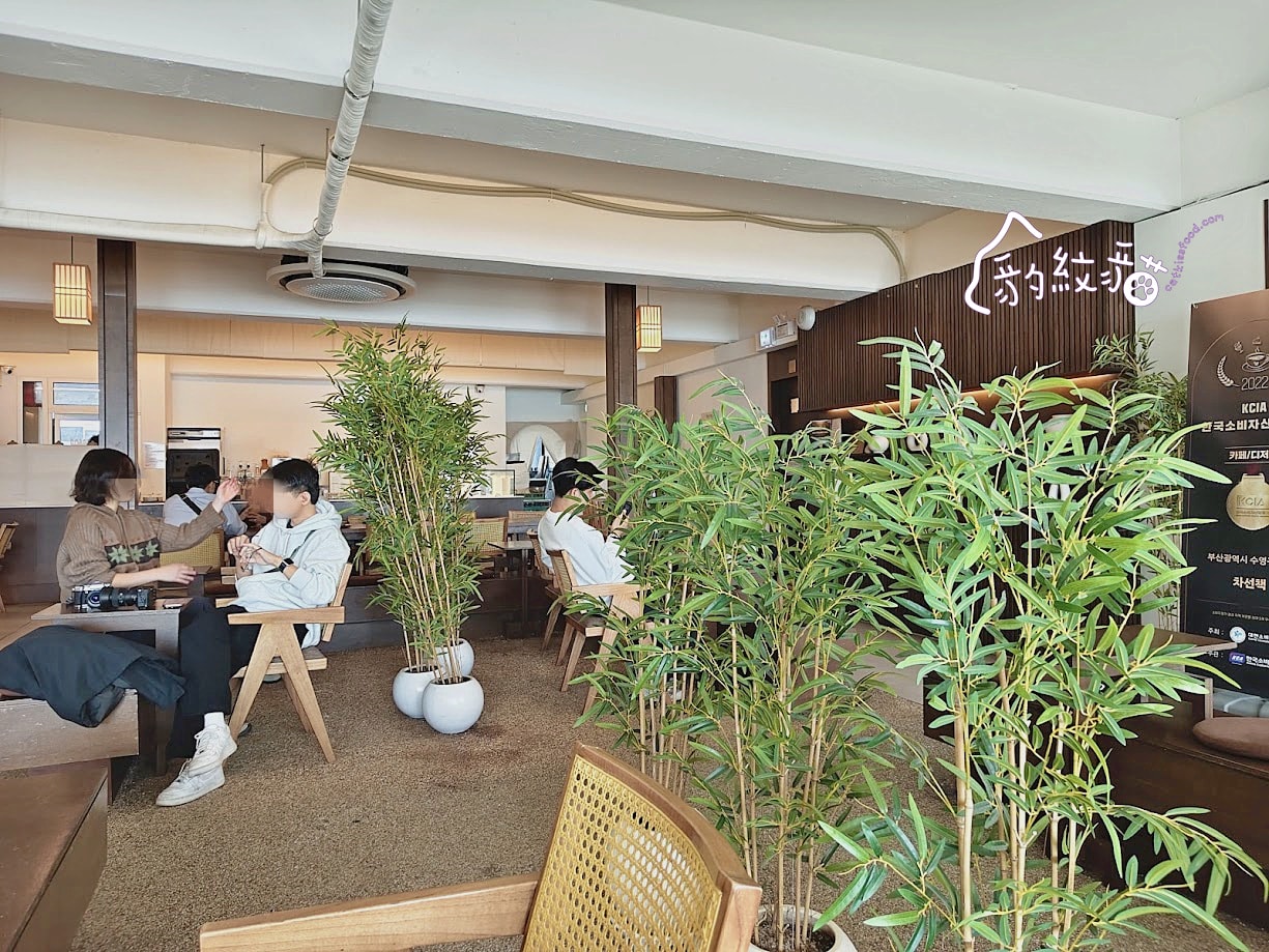 차선책 본점次善策本店Chaseonchaek 廣安里觀海咖啡廳，放空放閃悠閒浪漫，藍絲帶甜點滋味迷人