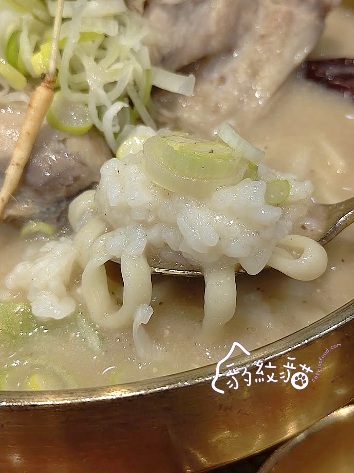 현풍닭칼국수서 서면점玄風雞絲刀削麵 西面店 蔘雞湯濃香舒爽，麵條滑Q，還有米飯愛相隨，Running Man推薦美食