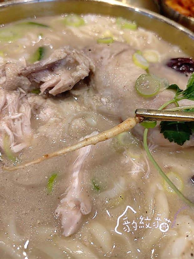 현풍닭칼국수서 서면점玄風雞絲刀削麵 西面店 蔘雞湯濃香舒爽，麵條滑Q，還有米飯愛相隨，Running Man推薦美食