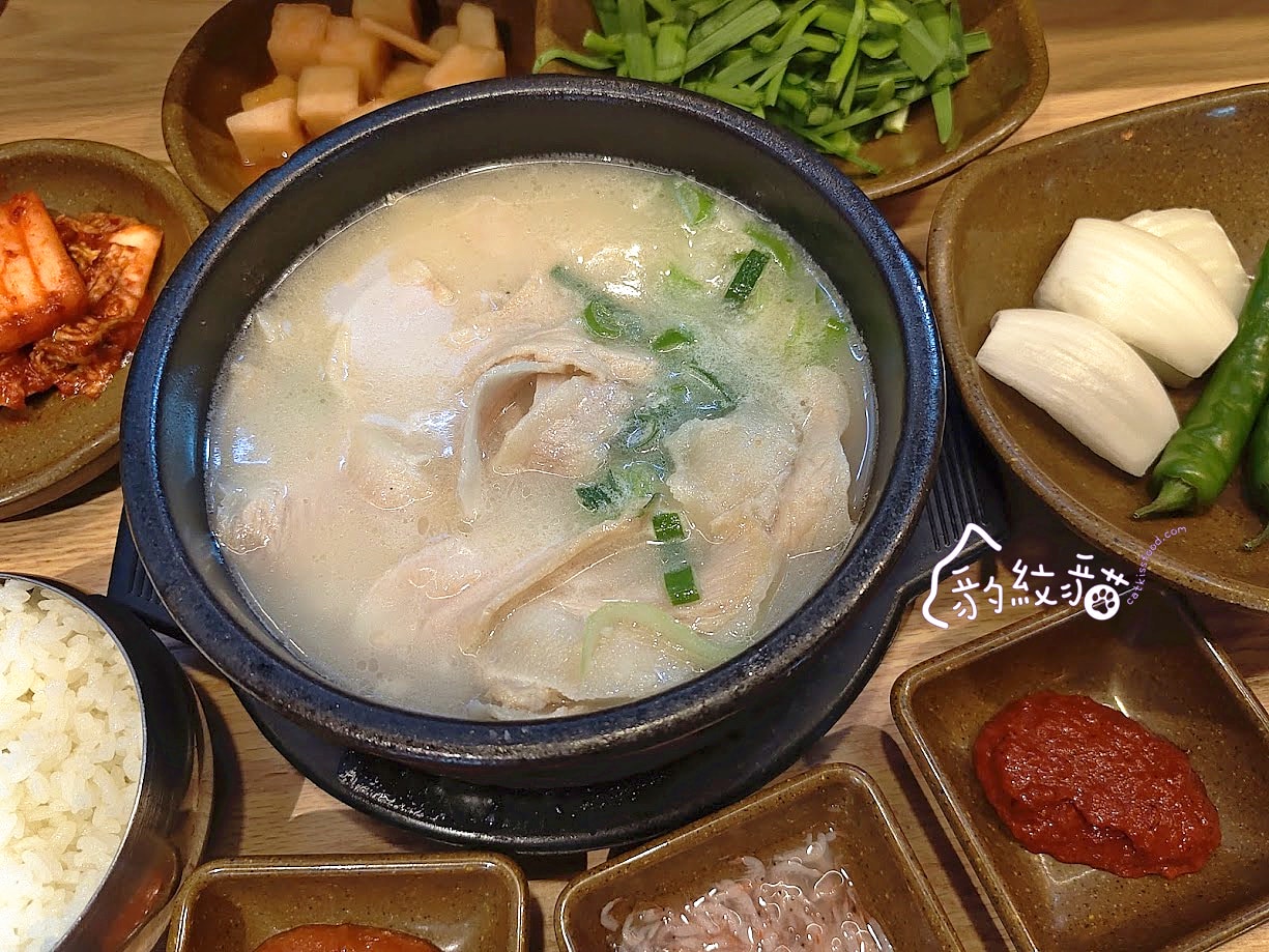수변최고돼지국밥 水邊最高豬肉湯飯 韓國人排隊也要吃，湯頭讚，豬肉鮮，一吃難忘