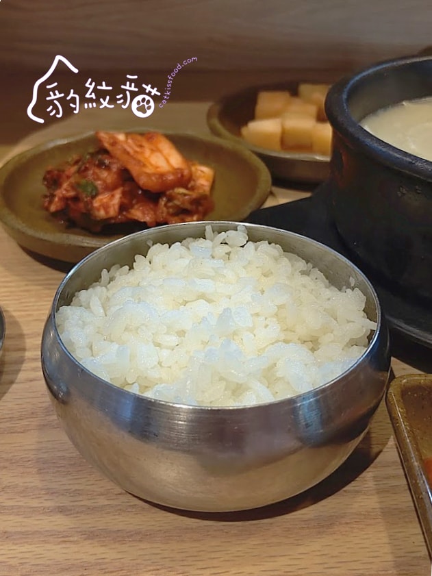 수변최고돼지국밥 水邊最高豬肉湯飯 韓國人排隊也要吃，湯頭讚，豬肉鮮，一吃難忘