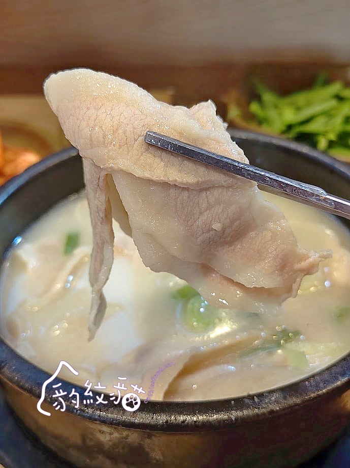 수변최고돼지국밥 水邊最高豬肉湯飯 韓國人排隊也要吃，湯頭讚，豬肉鮮，一吃難忘
