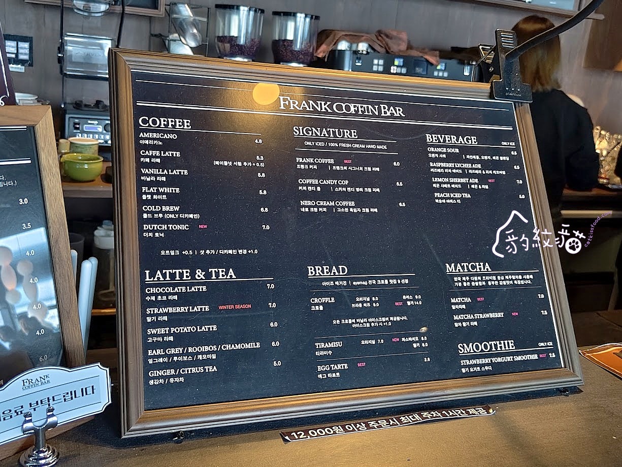 프랭크커핀바frank coffin bar 微醺酒吧風的海景咖啡店，彷彿走進復古電影場景