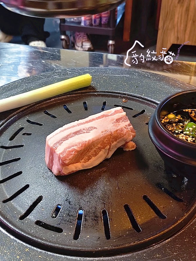 안쪽쪽갈비內側排骨 吮指回味不夠看，大口吃肉就是讚！釜山烤肋排新選擇~