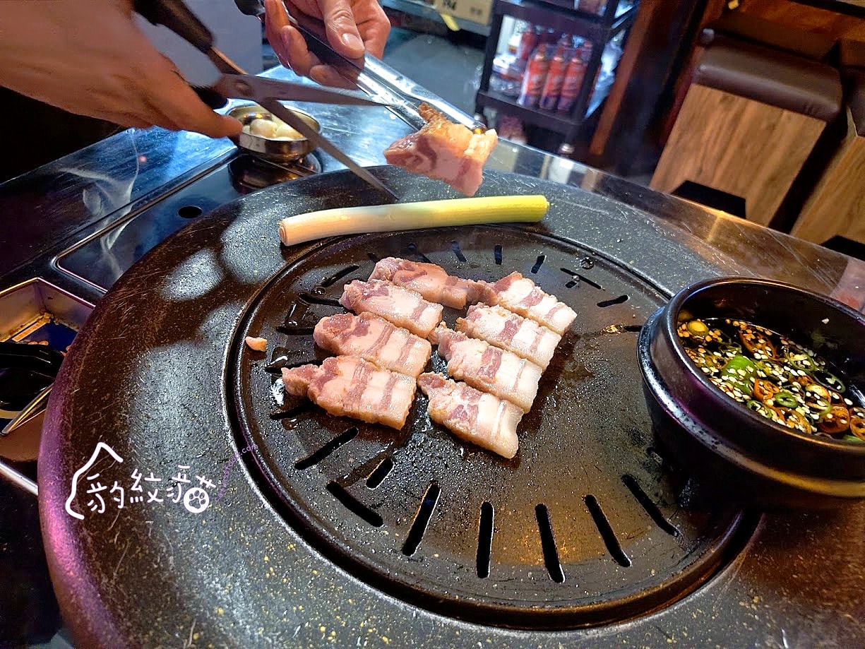 안쪽쪽갈비內側排骨 吮指回味不夠看，大口吃肉就是讚！釜山烤肋排新選擇~