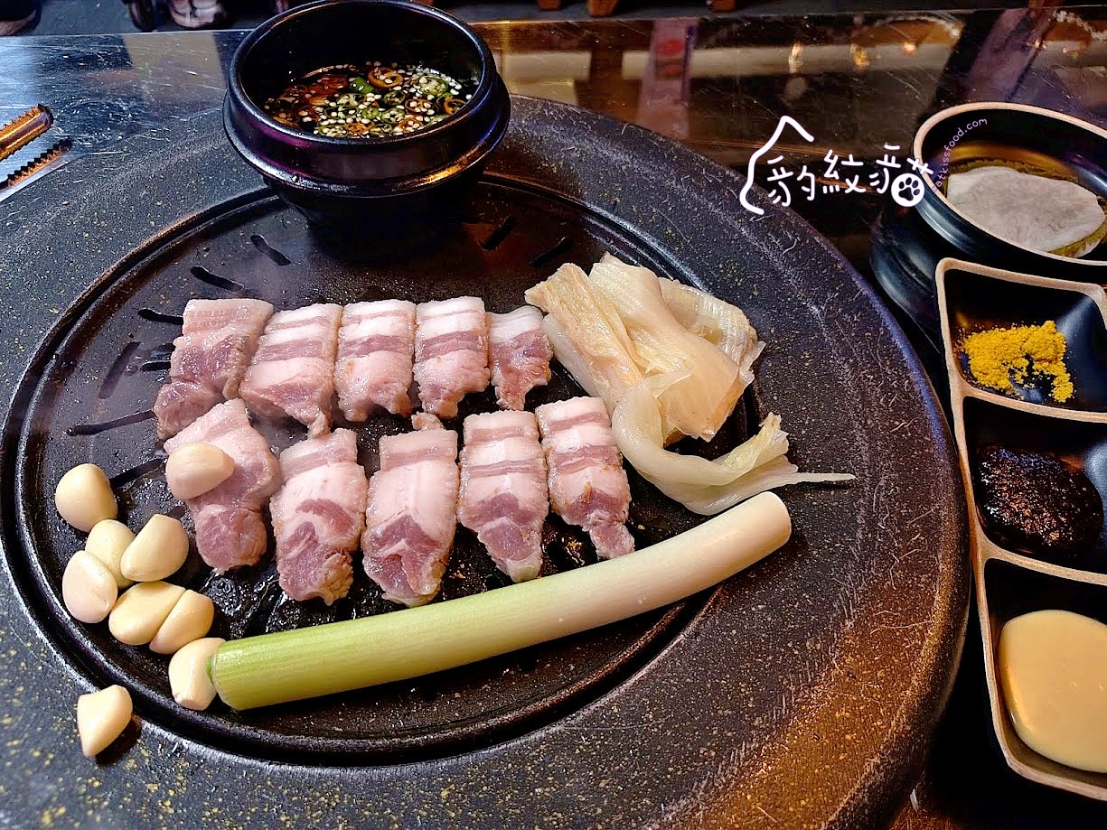 안쪽쪽갈비內側排骨 吮指回味不夠看，大口吃肉就是讚！釜山烤肋排新選擇~