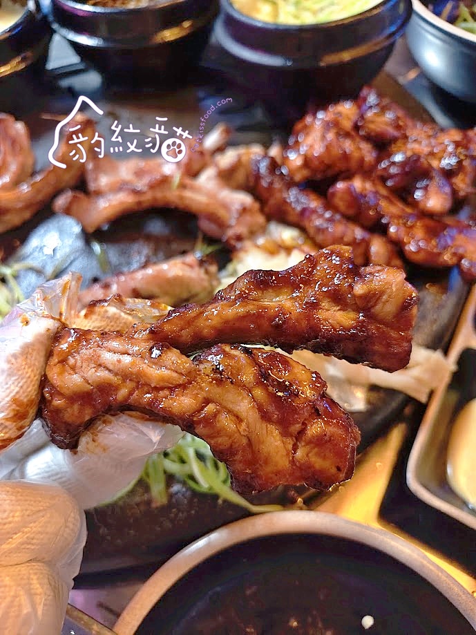 안쪽쪽갈비內側排骨 吮指回味不夠看，大口吃肉就是讚！釜山烤肋排新選擇~