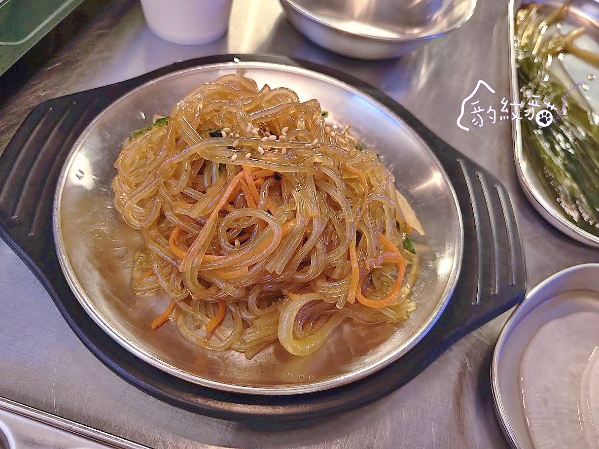 真心豬진심돈 서면점 藍絲帶認證，綜合招牌肉盤一吃三享，專人代烤，份量超霸氣！