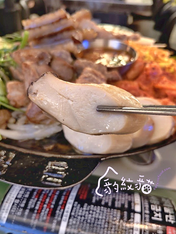 真心豬진심돈 서면점 藍絲帶認證，綜合招牌肉盤一吃三享，專人代烤，份量超霸氣！