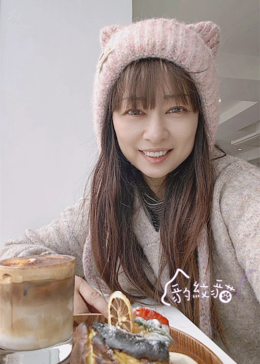 BRONI브로니 與咖啡、巴斯克蛋糕華麗共舞，青沙浦慵懶療癒系的藍海之約