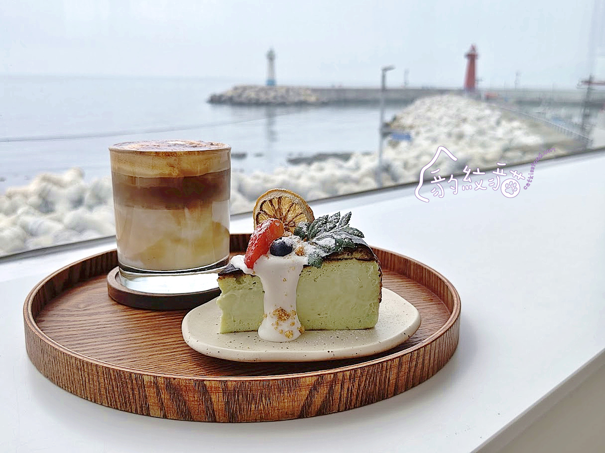BRONI브로니 與咖啡、巴斯克蛋糕華麗共舞，青沙浦慵懶療癒系的藍海之約